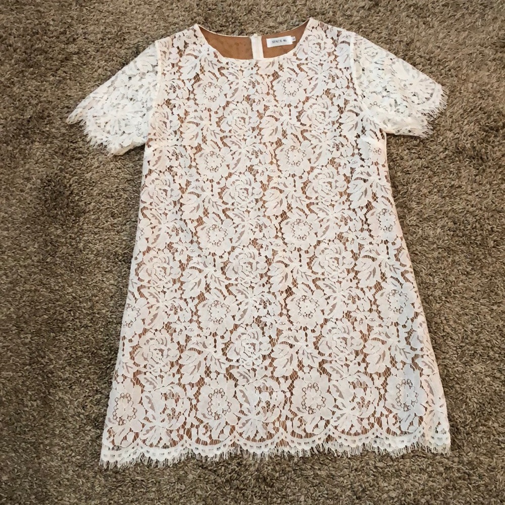 Space 46 Boutique L lace dress